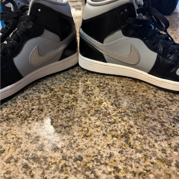 Air Jordan 1 Mid SE- Black/Light Smoke Grey - Picture 5 of 9